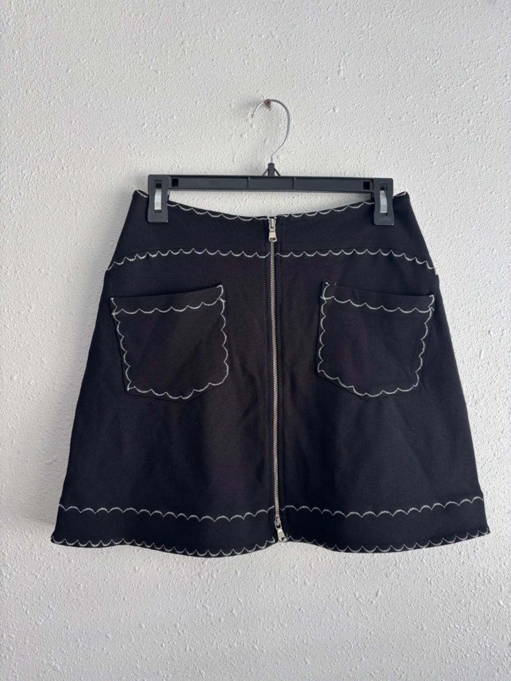McQ Alexander McQueen Black Scallop Stitch White Contrast Mini Skirt - Size S